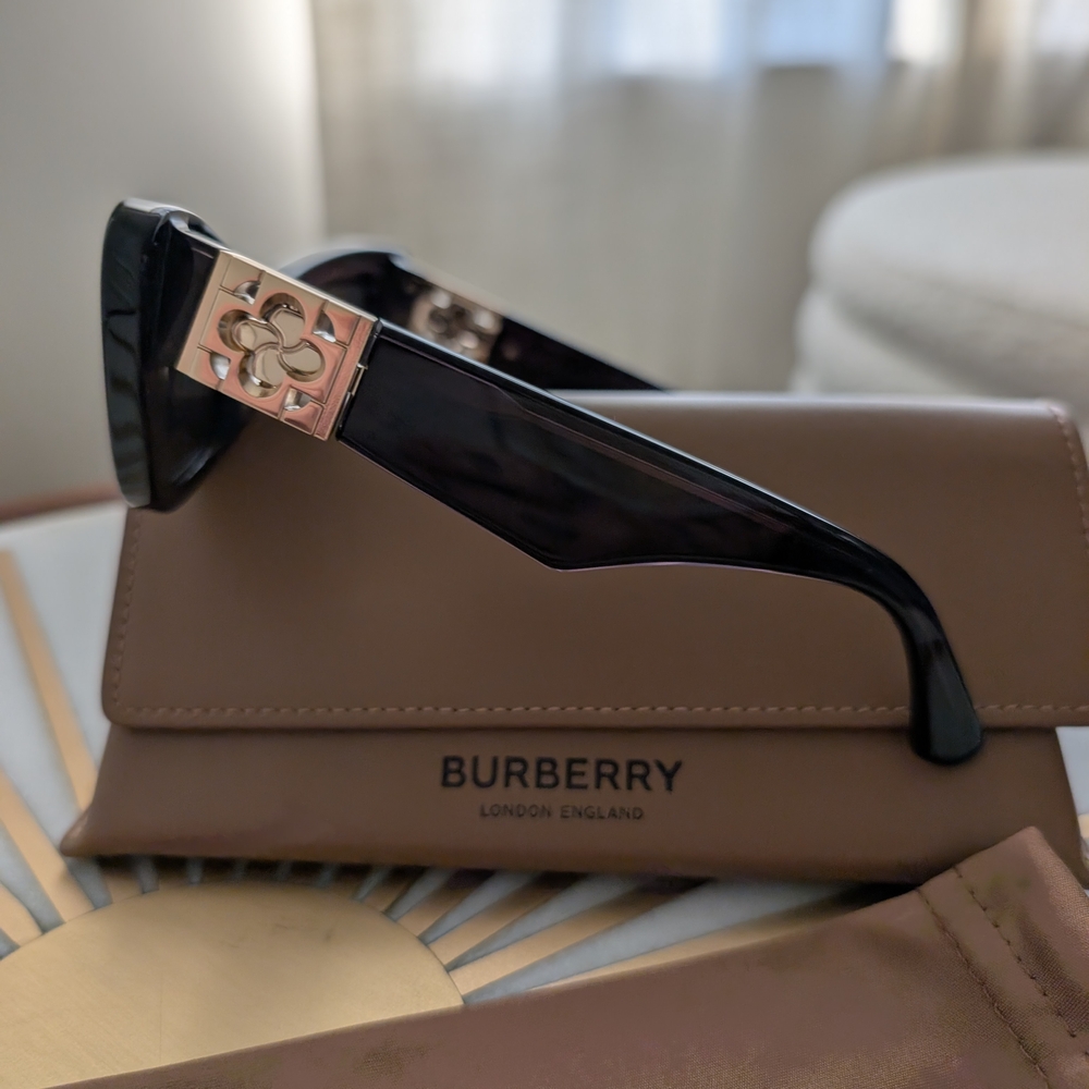NIB Burberry Black Cat-Eye Sunglasses - Picture 3 of 15